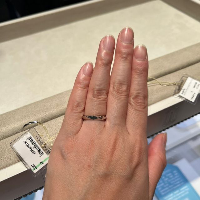 【ブシュロン(BOUCHERON)の口コミ】 元々ブシュロンの指輪を購入したいと考えていました。中でもこのファセッ…