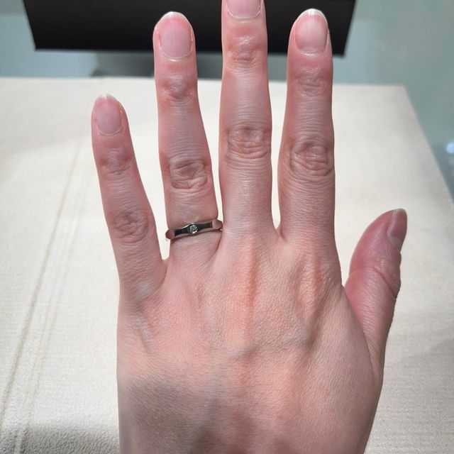 【ブルガリ(BVLGARI)の口コミ】 派手すぎずでも個性的なデザインを探していました。存在感があってよかっ…