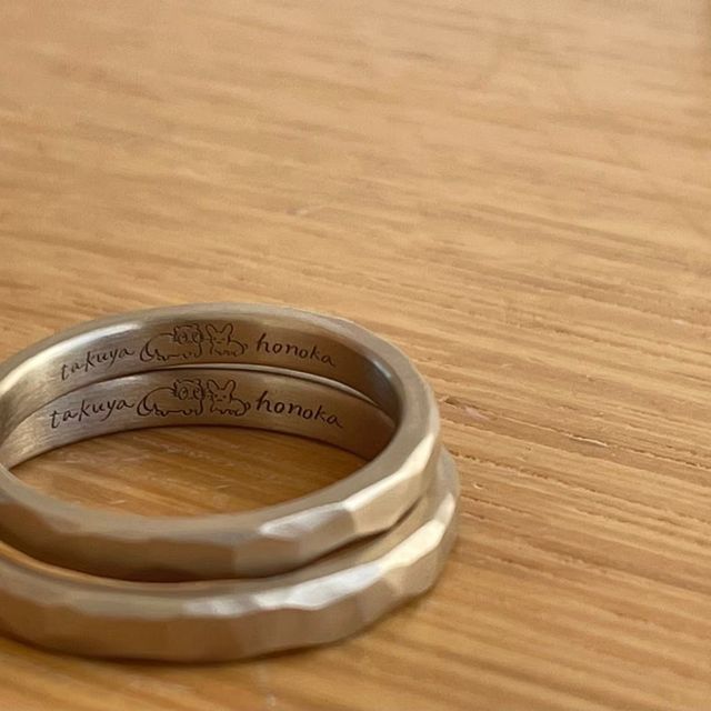 【uchimari(ウチマリ)の口コミ】 結婚指輪のこだわりとして、手作りでかつ手描き刻印を入れられるオリジナ…