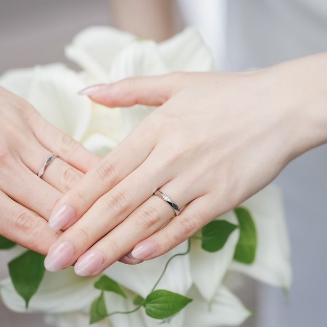 【ブシュロン(BOUCHERON)の口コミ】 お互いそれぞれ欲しい指輪を画像で保存していて、
夫妻でほぼ同じデザイン…