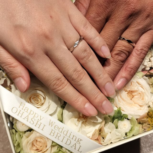 【ブシュロン(BOUCHERON)の口コミ】 結婚指輪を色々と見ていく中で
周りの人と被らないこと、デザイン性が高い…