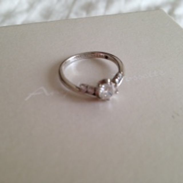 【アンジェリックフォセッテ(Angelique Fossette)の口コミ】 ティアラが好きで、ティアラにずっと憧れていました。そこで結婚の記念と…