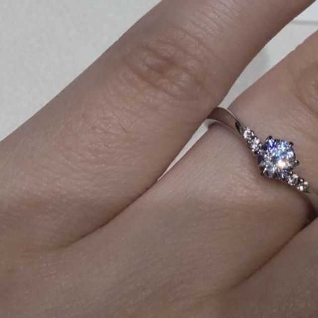 【アイプリモ(I-PRIMO)の口コミ】 V字の結婚指輪に合う婚約指輪を探していました。店員さんがヒアリングして…