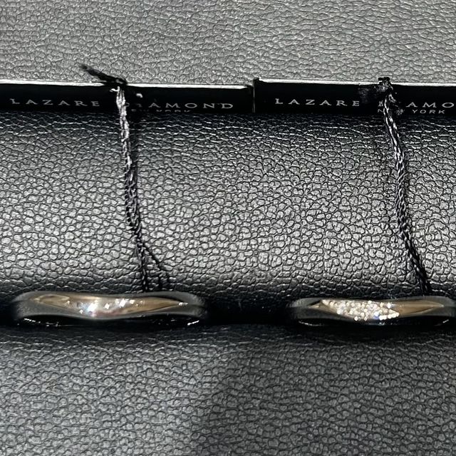 【ラザール ダイヤモンド(LAZARE DIAMOND)の口コミ】 V字の指輪が良いけれども、他ブランドでウェーブが1番似合うと言われて迷…