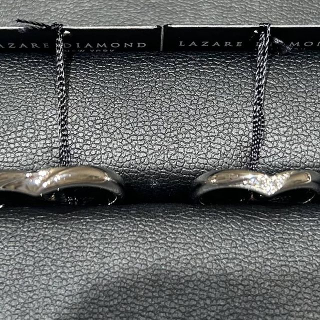 【ラザール ダイヤモンド(LAZARE DIAMOND)の口コミ】 ボリュームが適度にあるV字の指輪を探していて、こちらが目にとまりました…