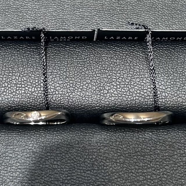 【ラザール ダイヤモンド(LAZARE DIAMOND)の口コミ】 V字のラインで、適度にボリューム感のある指輪を探していました。こちらは…