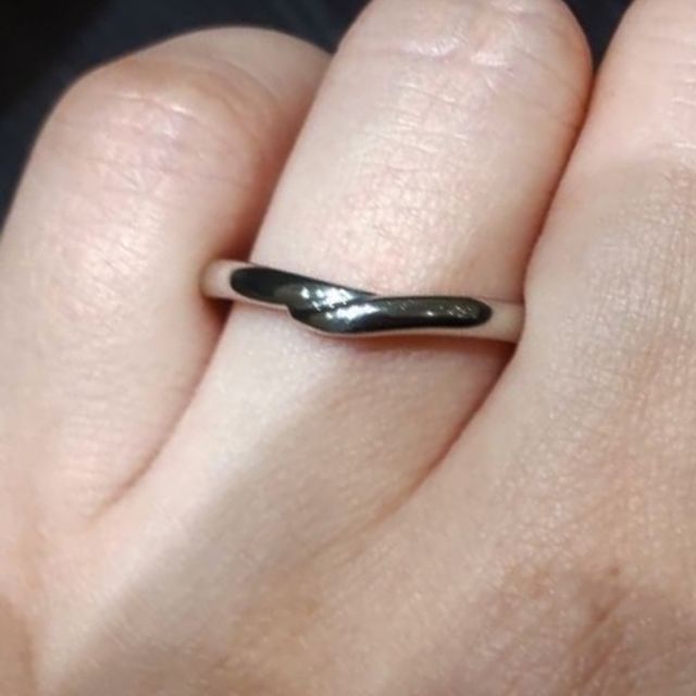 【アイプリモ(I-PRIMO)の口コミ】 こちらのクレメンティアというマリッジリングは、V字のラインがなだらかで…