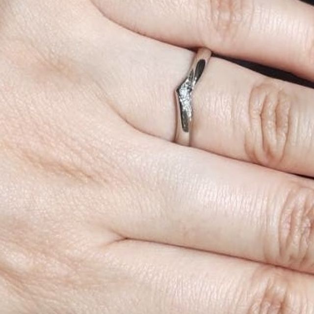 【アイプリモ(I-PRIMO)の口コミ】 こちらのレイアというV字のマリッジリングは、V字ラインがしっかり出てい…