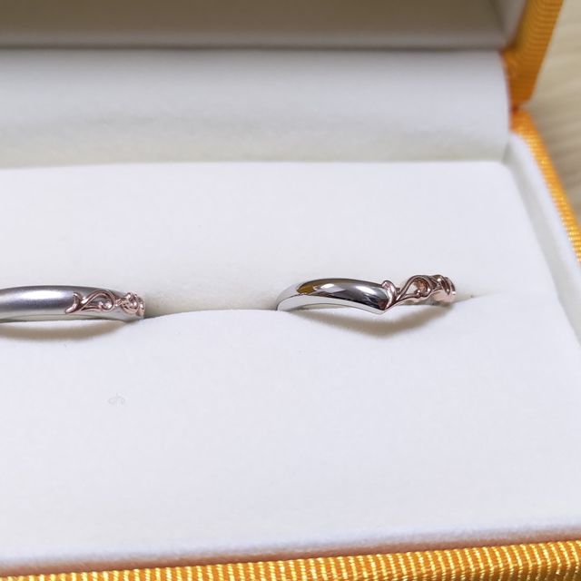 【ケイウノ ブライダル(K.UNO BRIDAL)の口コミ】 シルバーを基本としてワンポイントでピンクゴールドを入れました。メンズ…
