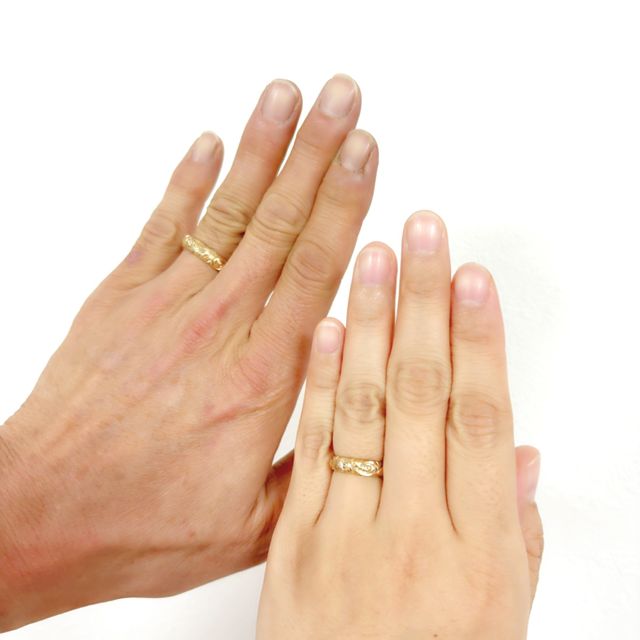 【PUAALLY(プアアリ)の口コミ】 結婚指輪は二人ともハーフフェイスデザインにしました。彫りのある方とな…