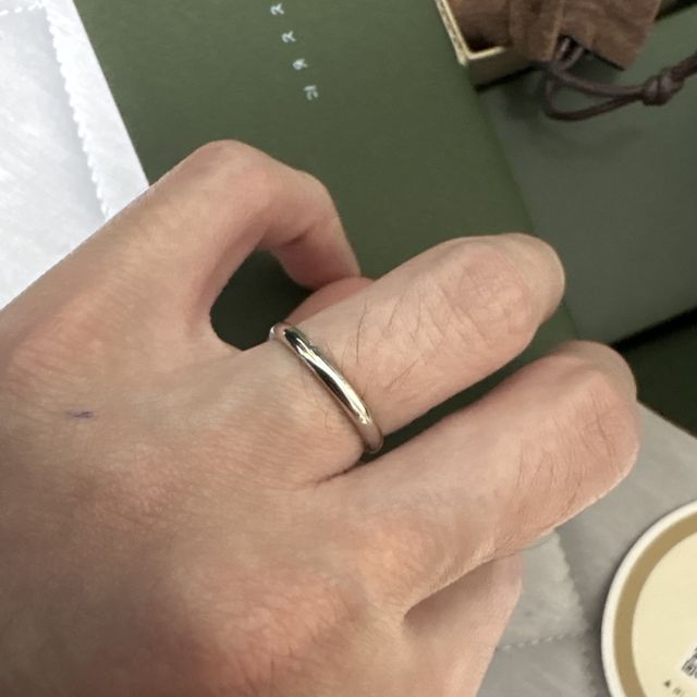 【鎌倉彫金工房の口コミ】 シンプルなデザインですが、一生つけていくものなので、一緒に作った思い…