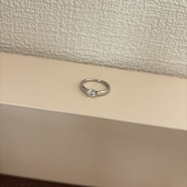 【ティファニー(Tiffany & Co.)の口コミ】 大きなダイヤがひとつ付いていて普段はもちろん光が当たったら特にキラキ…