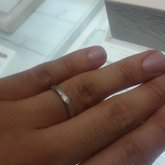 【JEWELRY  KAMATA(ジュエリーかまた)の口コミ】 男性用ですが、ダイヤが入っておりアクセントとなっています。
シンプルで…