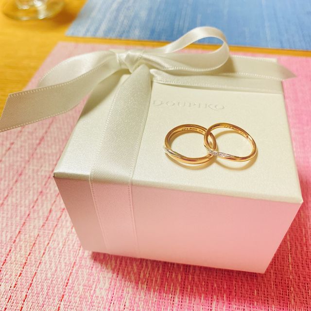 【COCKTAIL(カクテル)の口コミ】 主にプラチナが選ばれる事が多いと思いますが、プラチナとピンクゴールド…