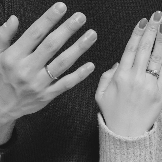 【ティファニー(Tiffany & Co.)の口コミ】 普段使いが出来るシンプルなデザインです。
真ん中に3つダイヤがついてい…