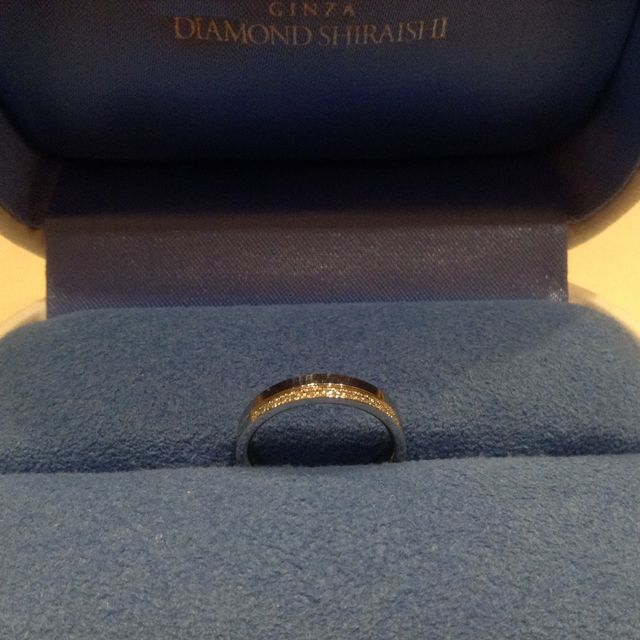 【銀座ダイヤモンドシライシの口コミ】 ひとつの指輪なのに重ねづけしているようなデザインに一目惚れして決めま…