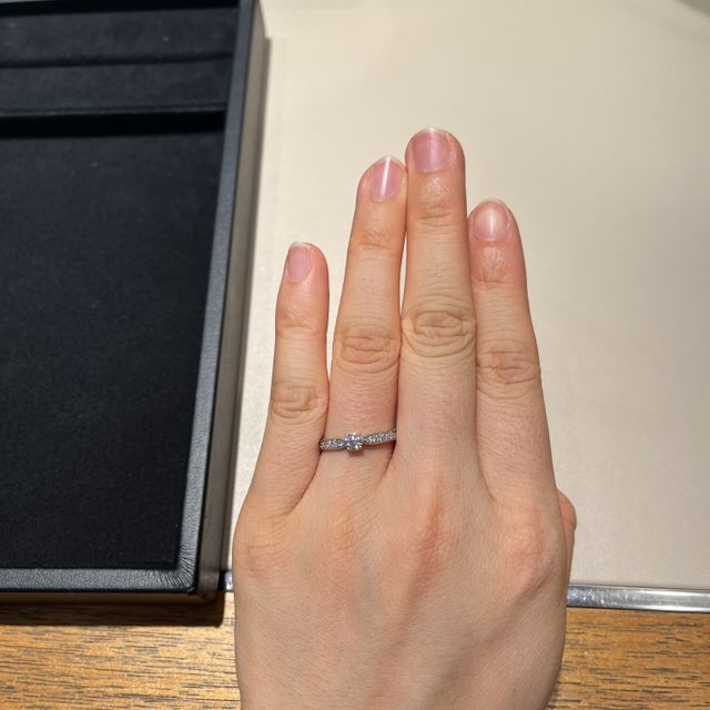 【ティファニー(Tiffany & Co.)の口コミ】 結婚指輪と重ね付けをする予定だったので、オーソドックスなデザインがい…