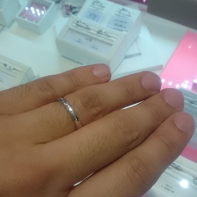 【JEWELRY  KAMATA(ジュエリーかまた)の口コミ】 婚約指輪でねじれたデザインをプレゼントしたのでねじれたデザインで合わ…