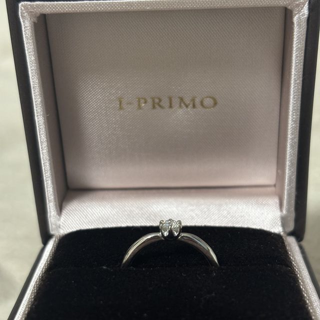 【アイプリモ(I-PRIMO)の口コミ】 シンプルで結婚指輪と合わせやすいデザインです。
ダイアモンドにもこだわ…