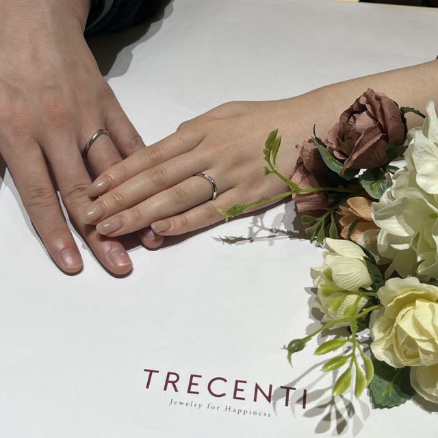 【TRECENTI(トレセンテ)の口コミ】 シンプルながらも形に動きのあるものを探していました。V字の指輪は最初候…