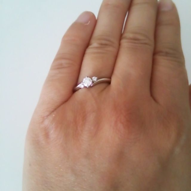 【エクセルコダイヤモンド(EXELCO DIAMOND)の口コミ】 ゼクシィ等の結婚情報誌や、そこから得られた指輪ブランドのホームページ…