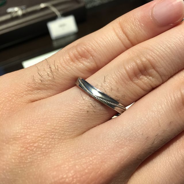 【JEWELRY  KAMATA(ジュエリーかまた)の口コミ】 シンプルなデザインのものを探していたところ、こちらの指輪のデザインが…