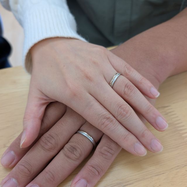 【Katamu(カタム)の口コミ】 1番の決め手はハニーイエローゴールドの色味です。
肌なじみが良く、デザ…