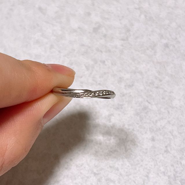 【銀座ダイヤモンドシライシの口コミ】 似たデザインでも、細かいところが異なっていて、自分に合う指輪を選ぶこ…