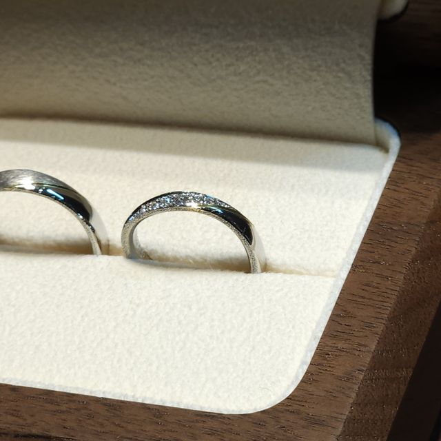 【TANZO.(鍛造指輪)の口コミ】 部分的にマット加工をして、大人の落ち着きを演出してみました。
他方で、…
