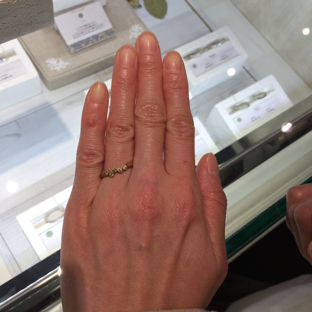 【JEWELRY  KAMATA(ジュエリーかまた)の口コミ】 ゴールドで、ダイヤモンドが5つ付いているのが特徴的でかわいい指輪です。…