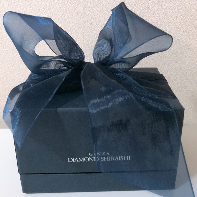 【銀座ダイヤモンドシライシの口コミ】 プラチナの指輪を選びました。デザインは、夫婦で合わせました。
ねじれの…