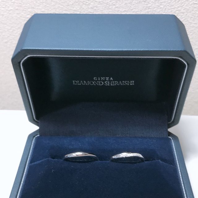 【銀座ダイヤモンドシライシの口コミ】 プラチナの指輪を選びました。デザインは、夫婦で合わせました。
ねじれの…