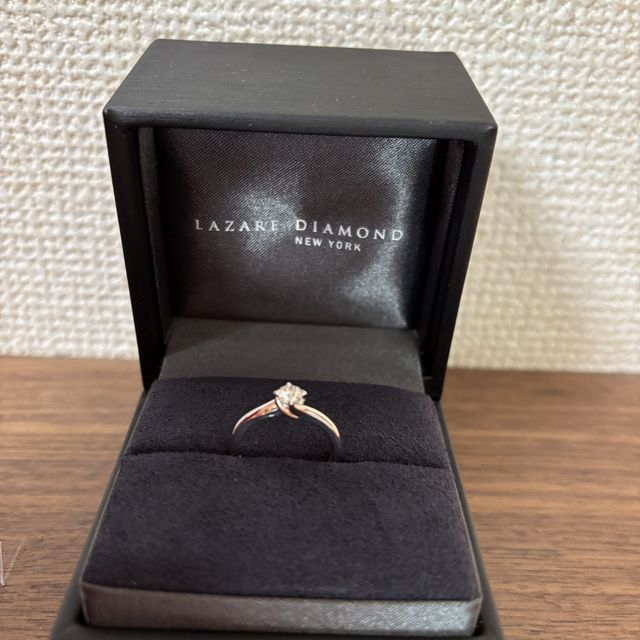 【ラザール ダイヤモンド(LAZARE DIAMOND)の口コミ】 婚約指輪はシンプルなデザインが好みで、一石のものに絞って探していまし…