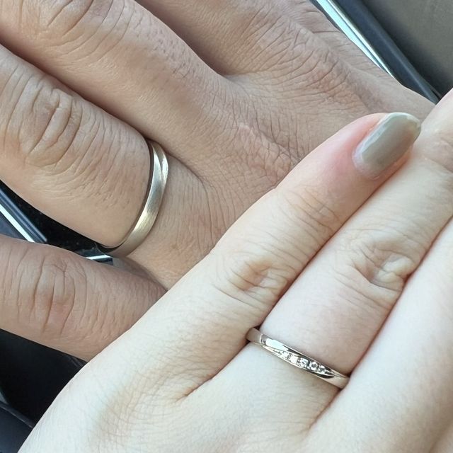 【JEWELRY STUDIO Advance(ジュエリースタジオアドバンス)の口コミ】 新色のブラウンゴールドの色味が肌馴染みも良く、お洒落で二人とも気に入…