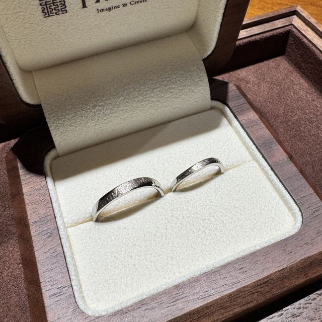 【TANZO.(鍛造指輪)の口コミ】 槌目とスクラッチの2種類の加工を入れているところと、シャンパンゴールド…