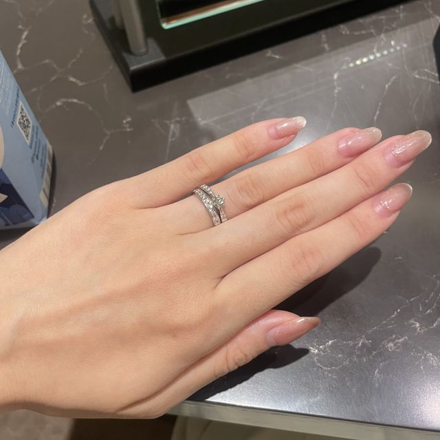 【TASAKI(タサキ)の口コミ】 真ん中にかけて細くなるデザインでダイヤが大きく見えるところが可愛い！…