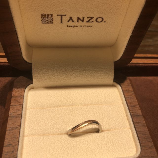 【TANZO.(鍛造指輪)の口コミ】 自分の好み（ミル打ち、ウェーブ）を取り入れつつ、ペア感（一部をピンク…