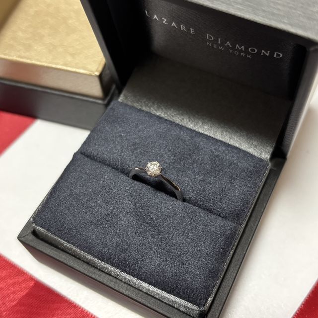 【ラザール ダイヤモンド(LAZARE DIAMOND)の口コミ】 シンプルで、ザ婚約指輪のような形です。華奢なデザインが似合うので細め…