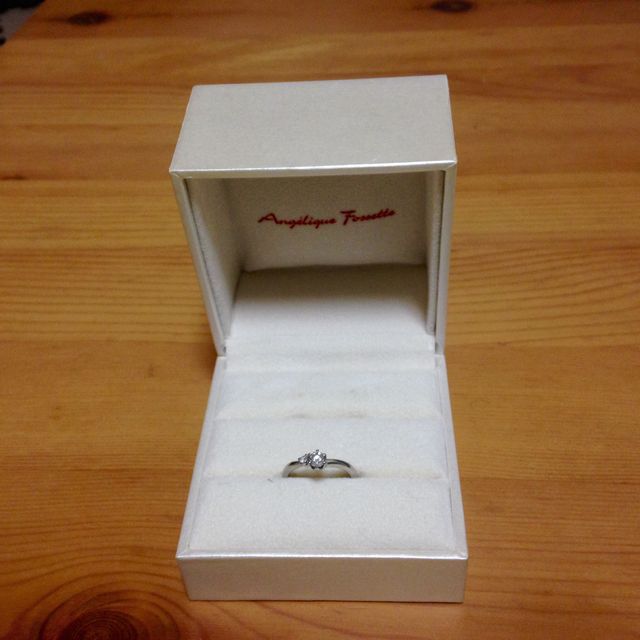 【アンジェリックフォセッテ(Angelique Fossette)の口コミ】 セミオーダーで、石とリングを自分で選んで組み合わせることができる指輪…