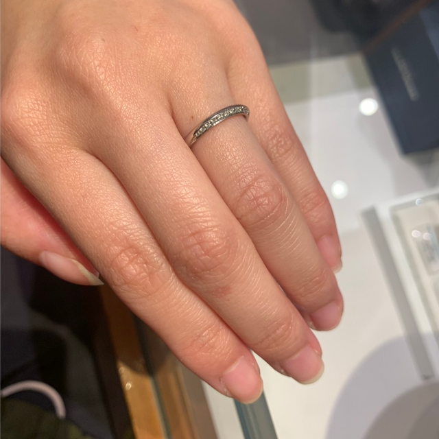 【銀座ダイヤモンドシライシの口コミ】 ネットで下調べをしていて、2way使いができるタイプのリングを初めて知っ…