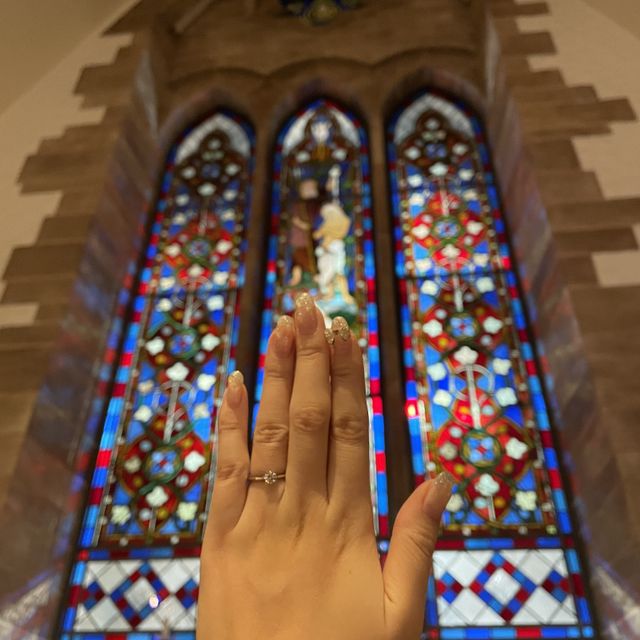 【ラザール ダイヤモンド(LAZARE DIAMOND)の口コミ】 ダイヤの大きさが0.31カラットである。ダイヤ部分に向けてリングが細くな…