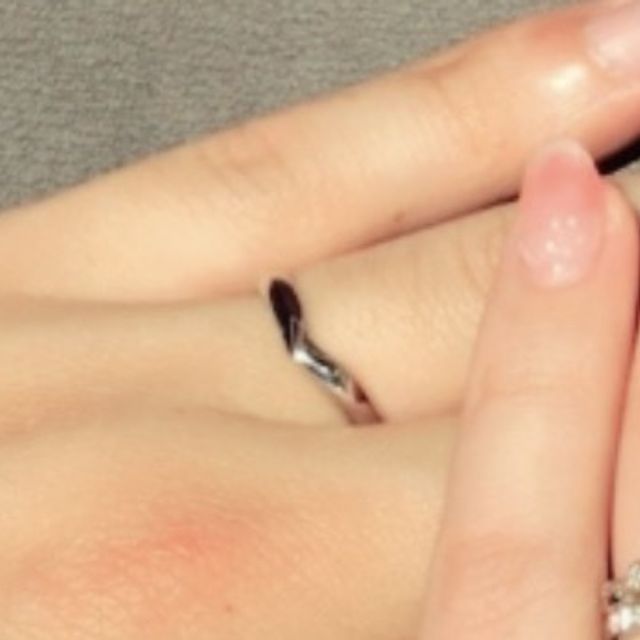【JEWELRY  KAMATA(ジュエリーかまた)の口コミ】 指輪には詳しくないので彼女に選んでもらいましたが湾曲のデザインでとて…