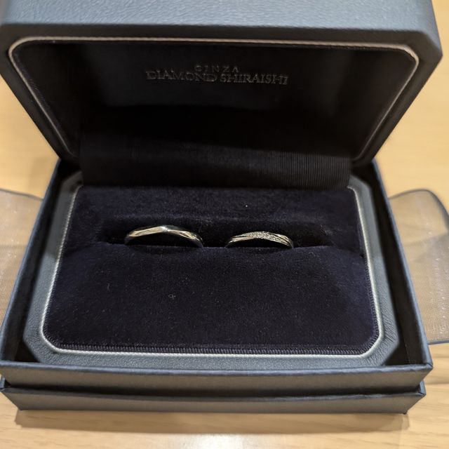 【銀座ダイヤモンドシライシの口コミ】 指輪のデザインが本当にたくさんの種類がありましたが、私達の希望を伝え…
