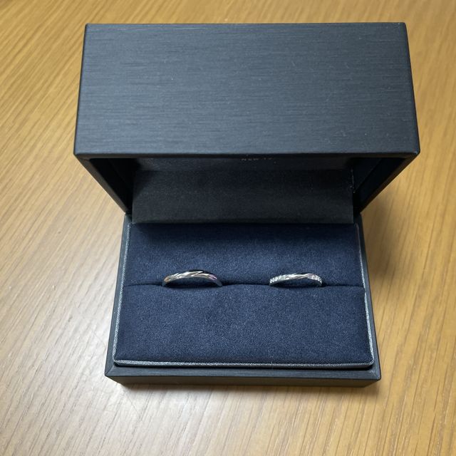 【ラザール ダイヤモンド(LAZARE DIAMOND)の口コミ】 私の欲しいデザインが、真っ直ぐよりも少し動きのある物。ダイヤがある物…