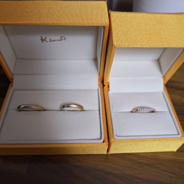 【ケイウノ ブライダル(K.UNO BRIDAL)の口コミ】 服装がシンプルなので、それに合う指輪があり、嬉しかったです。
婚約指輪…