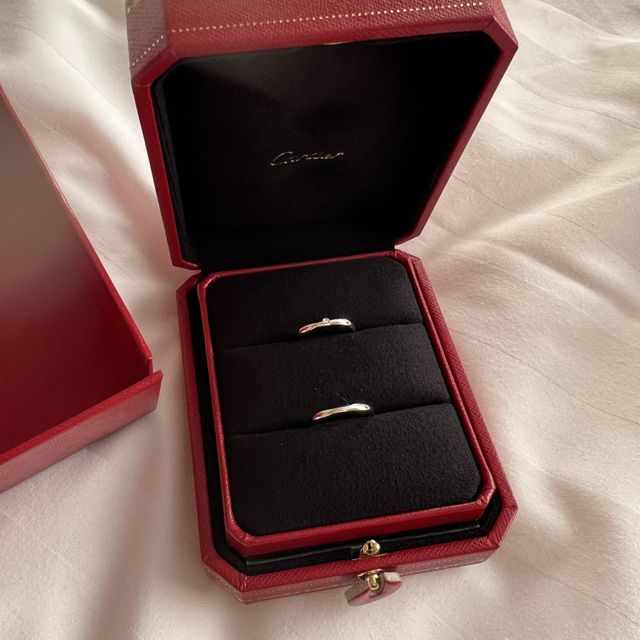 【カルティエ(Cartier)の口コミ】 長年着用できる、飽きのこないシンプルなデザインです。センターのダイヤ…