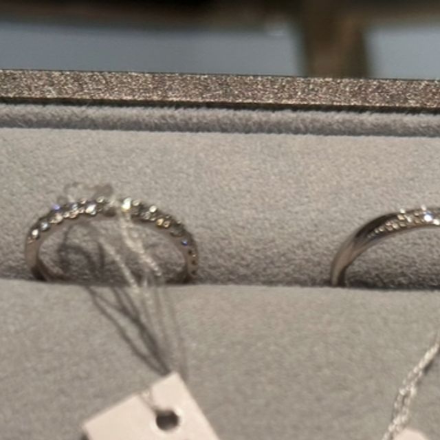 【STAR JEWELRY(スタージュエリー)の口コミ】 予約なしで伺いました。色々おすすめ教えていただき、2つに絞れました。値…