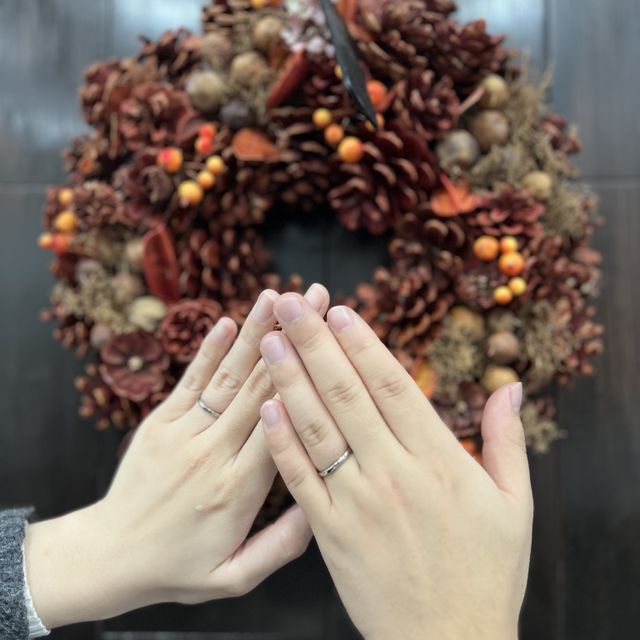 【鎌倉彫金工房の口コミ】 元々シルバーにしようとなっていましたが実際にサンプルを見させていただ…