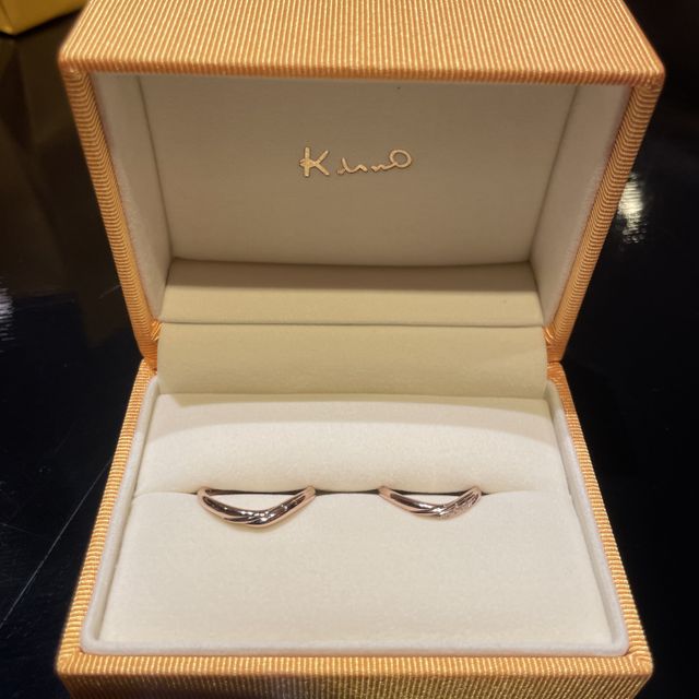 【ケイウノ ブライダル(K.UNO BRIDAL)の口コミ】 私たちは肌に合うピンクゴールドにしたのですが
普段使いしやすく、どんな…