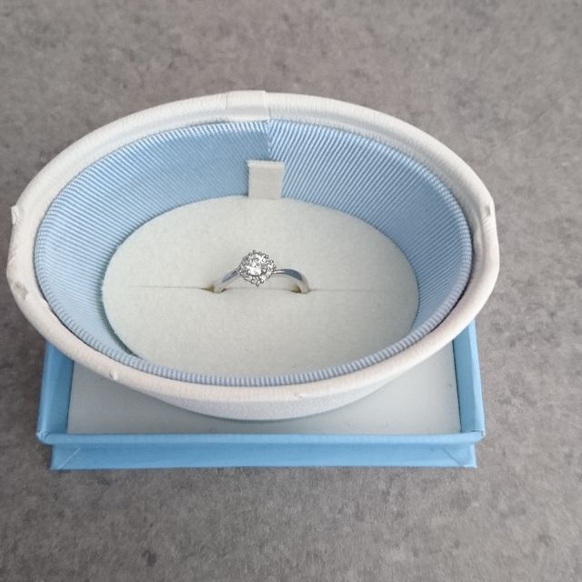 【canal4℃(カナルヨンドシー)の口コミ】 25万以内で婚約指輪を探していました。婚約指輪としてはお手頃の方なので…